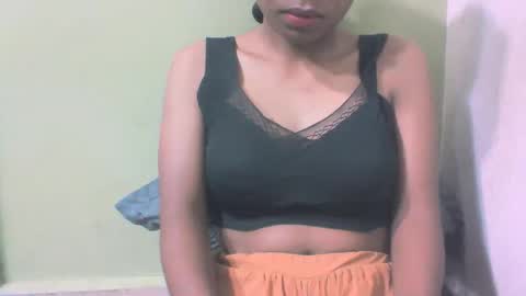 Snapshot of sandy735579 chatting on February 7, 5:00 am sandy735579 online show from February 7, 5:00 am