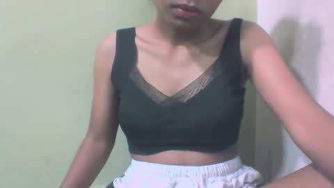 Snapshot of sandy735579 chatting on February 16, 4:52 am sandy735579 online show from February 16, 4:52 am