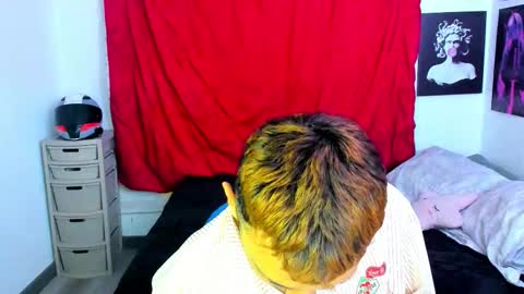 Snapshot of santi_mateo chatting on January 12, 2:50 am Santi online show from January 12, 2:50 am