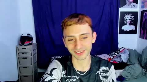 Snapshot of santi_mateo chatting on February 1, 4:00 am Santi online show from February 1, 4:00 am