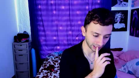 Snapshot of santi_mateo chatting on February 8, 2:53 pm Santi online show from February 8, 2:53 pm