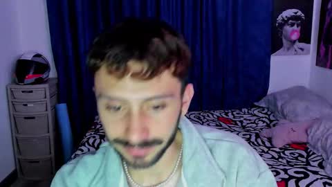 Snapshot of santi_mateo chatting on March 27, 3:56 am Santi online show from March 27, 3:56 am