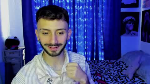 Snapshot of santi_mateo chatting on April 2, 3:42 pm Santi online show from April 2, 3:42 pm