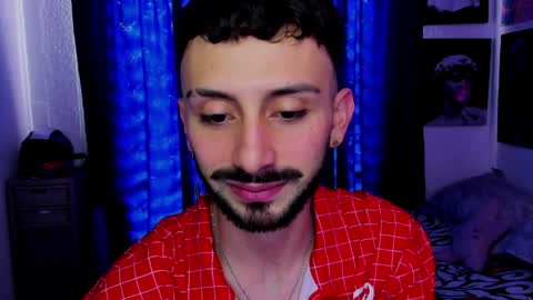 Snapshot of santi_mateo chatting on April 3, 8:40 pm Santi online show from April 3, 8:40 pm