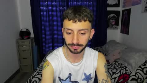 Snapshot of santi_mateo chatting on April 6, 10:54 pm Santi online show from April 6, 10:54 pm