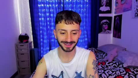 Snapshot of santi_mateo chatting on April 7, 3:01 pm Santi online show from April 7, 3:01 pm