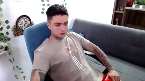 santi_ss online show from March 23, 2:10 pm