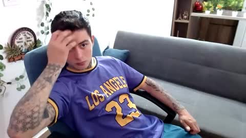 santi_ss online show from April 8, 2:50 pm