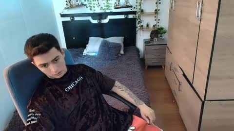 santi_ss online show from May 19, 2:45 pm