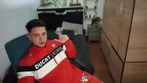 santi_ss online show from May 20, 2:51 am