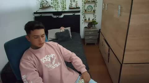 santi_ss online show from May 30, 11:24 pm