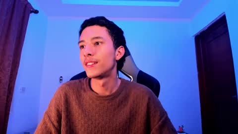 santi_twink19 online show from December 10, 6:01 am