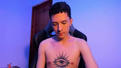 santi_twink19 online show from February 10, 5:03 am