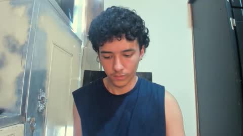 santi_twink19 online show from November 11, 6:19 pm