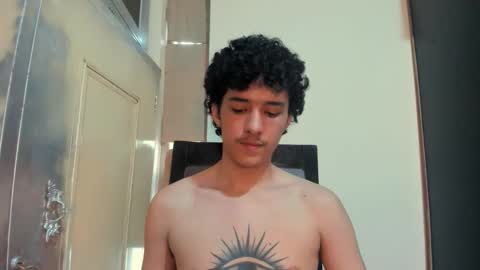 santi_twink19 online show from November 29, 9:29 pm