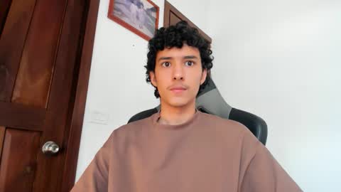 santi_twink19 online show from December 21, 12:23 pm