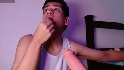 santi online show from February 24, 7:01 pm