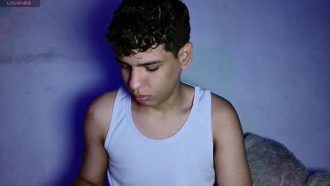 Snapshot of santiago_foxx chatting on June 10, 10:19 pm santi online show from June 10, 10:19 pm