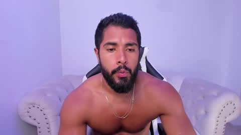 santiago_huntt online show from October 22, 11:04 pm