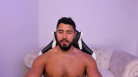 santiago_huntt online show from March 3, 9:10 pm