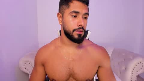 santiago_huntt online show from March 5, 9:11 pm