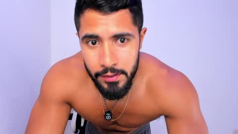 santiago_huntt online show from April 7, 7:25 pm