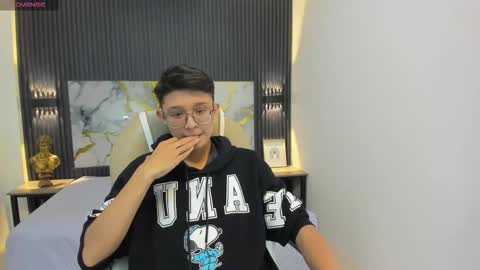 santiago_russo18 online show from September 10, 12:38 pm