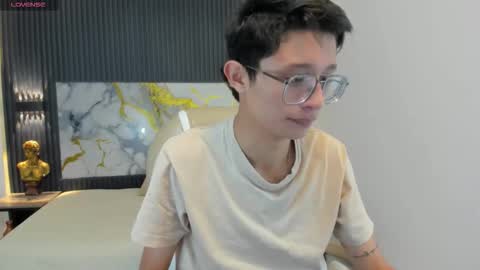 santiago_russo18 online show from October 18, 12:06 pm