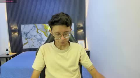 santiago_russo18 online show from March 2, 7:10 pm