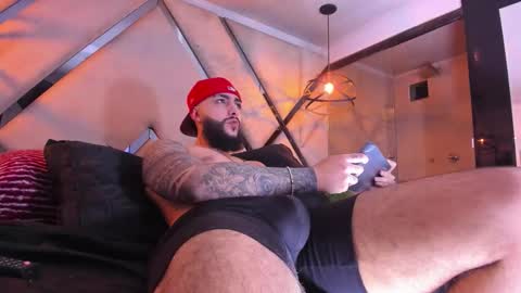 Snapshot of santiagohincapiie chatting on February 24, 4:54 am Santiago Hincapiie online show from February 24, 4:54 am