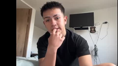 Snapshot of santiagomg_ chatting on July 10, 4:31 pm santiagomg_ online show from July 10, 4:31 pm