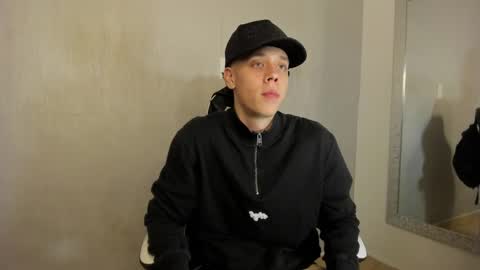 Julius Novachrono  online show from September 25, 7:50 pm