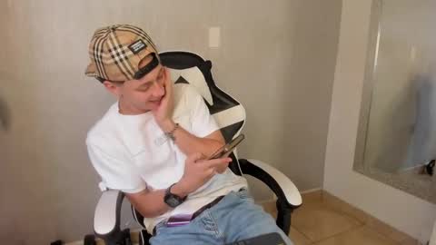 Julius Novachrono  online show from October 3, 7:33 pm