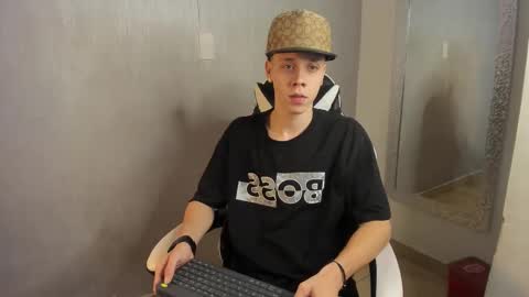 Julius Novachrono  online show from November 3, 11:33 am