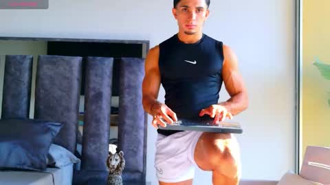 Snapshot of santin_seans chatting on February 11, 1:16 pm Santiago Seans online show from February 11, 1:16 pm