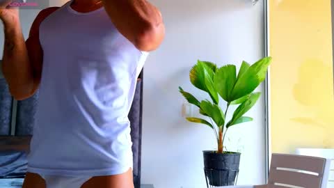 Snapshot of santin_seans chatting on February 19, 3:30 pm Santiago Seans online show from February 19, 3:30 pm