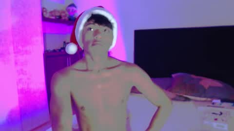 Snapshot of santinaugthy chatting on December 1, 4:17 am santi online show from December 1, 4:17 am