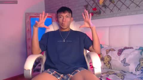 Snapshot of santinaugthy chatting on December 16, 2:49 am santi online show from December 16, 2:49 am