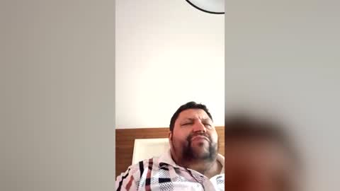Snapshot of santos3500 chatting on June 21, 5:37 pm santos3500 online show from June 21, 5:37 pm
