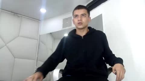 SanttiiBuck online show from March 1, 11:45 am