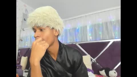 Snapshot of santy_bigcock_01 chatting on November 10, 2:43 am santy online show from November 10, 2:43 am