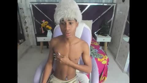 Snapshot of santy_bigcock_01 chatting on November 19, 2:11 am santy online show from November 19, 2:11 am