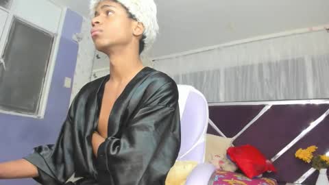 Snapshot of santy_bigcock_01 chatting on December 18, 11:49 am santy online show from December 18, 11:49 am