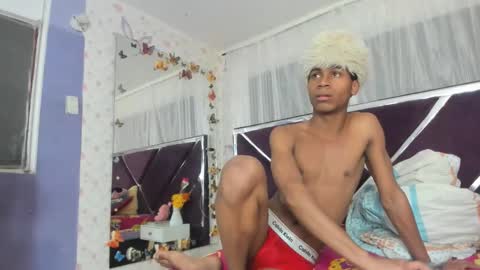 Snapshot of santy_bigcock_01 chatting on December 23, 5:05 am santy online show from December 23, 5:05 am