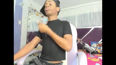 Snapshot of santy_bigcock_01 chatting on January 11, 4:06 am santy online show from January 11, 4:06 am