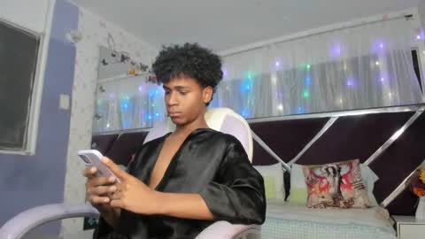 Snapshot of santy_bigcock_01 chatting on March 17, 11:57 am santy online show from March 17, 11:57 am