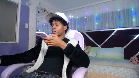 Snapshot of santy_bigcock_01 chatting on April 13, 2:00 pm santy online show from April 13, 2:00 pm