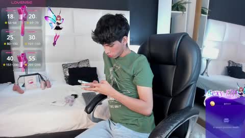 Santiago Carrington online show from December 7, 9:06 am