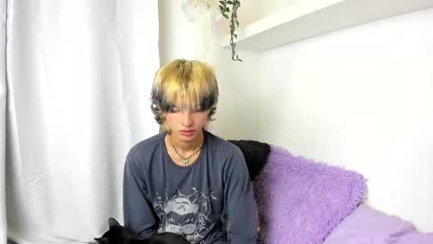 Snapshot of santy_kitty chatting on December 4, 6:44 am kitty online show from December 4, 6:44 am