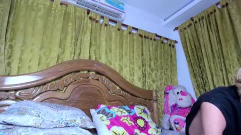 Snapshot of santy_kitty chatting on December 30, 10:23 pm kitty online show from December 30, 10:23 pm